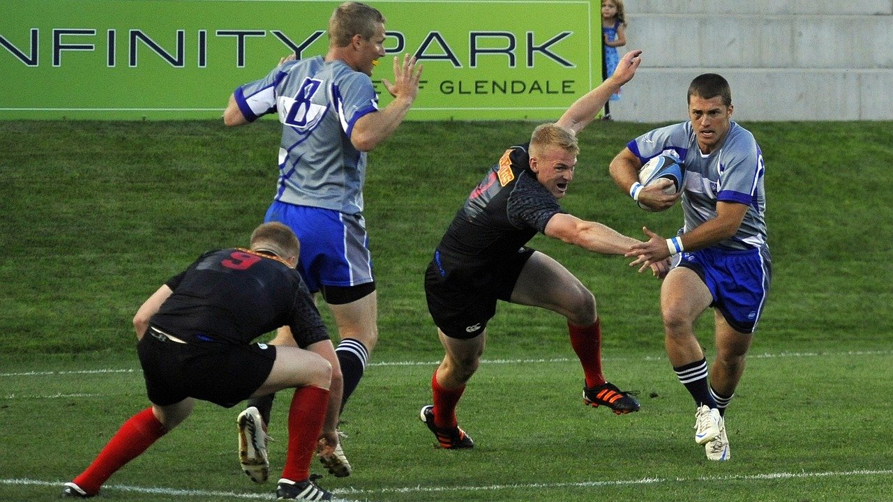 Der er fart og intensitet i rugby.